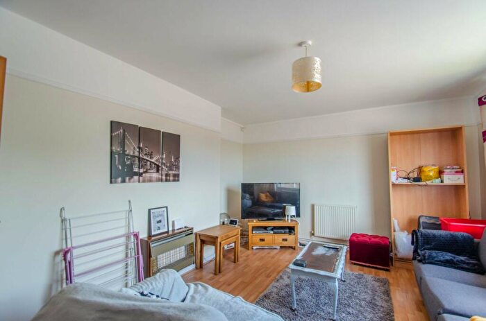 2 Bedroom Flat For Sale In Cannon House, Queen Street, Hitchin, Hertfordshire, SG4