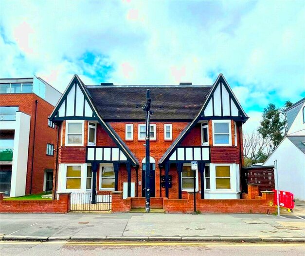 3 Bedroom Flat To Rent In New Wanstead, Wanstead, London, E11