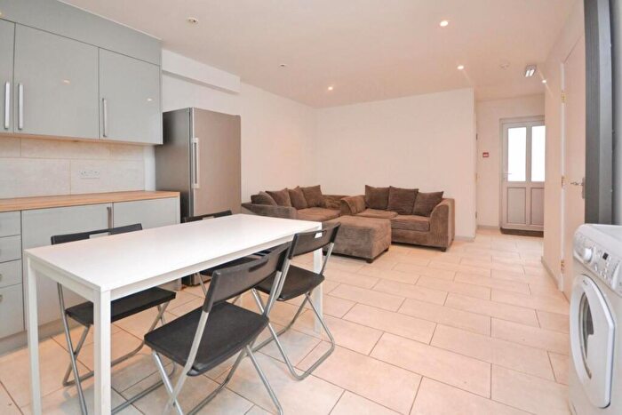 5 Bedroom Terraced House For Sale In Spring Terrace, Reading, RG2