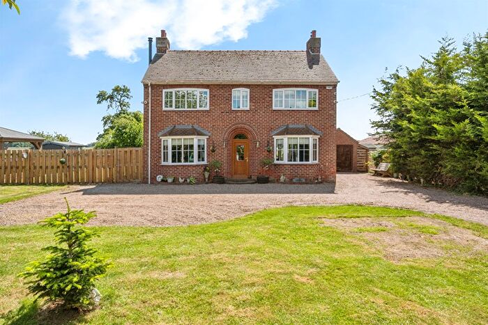 4 Bedroom Detached House For Sale In Sandtoft Road, Thorne, Doncaster, DN8