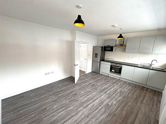 1 Bedroom Flat To Rent In Hampton Court High Street, Cradley Heath, B64