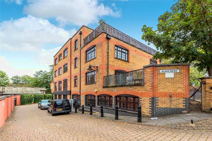 3 Bedroom Flat To Rent In Blake Mews, Kew, TW9