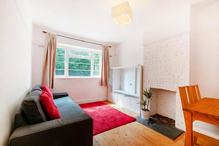 1 Bedroom Flat To Rent In Clevedon Court, Clive Road, SE21