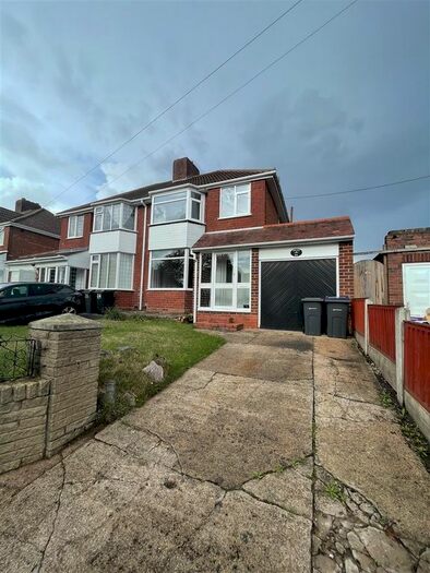 3 Bedroom Semi-Detached House To Rent In Beacon Road, Kingstanding, Birmingham, B44