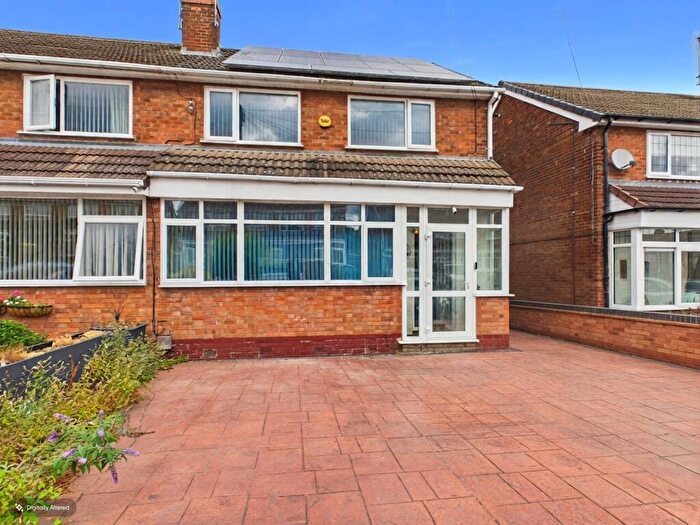 3 Bedroom Semi Detached House For Sale In Forest Close, Streetly, B74