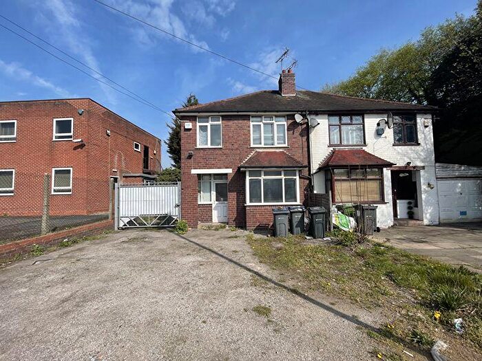 3 Bedroom Semi-Detached House For Sale In Kingsbury Road, Sutton Coldfield, B76