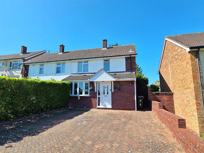 3 Bedroom Semi Detached House For Sale In Robin Hill, Bedford, MK41