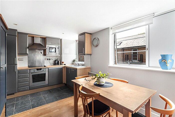 1 Bedroom Apartment For Sale In Peckham Grove, London, SE15