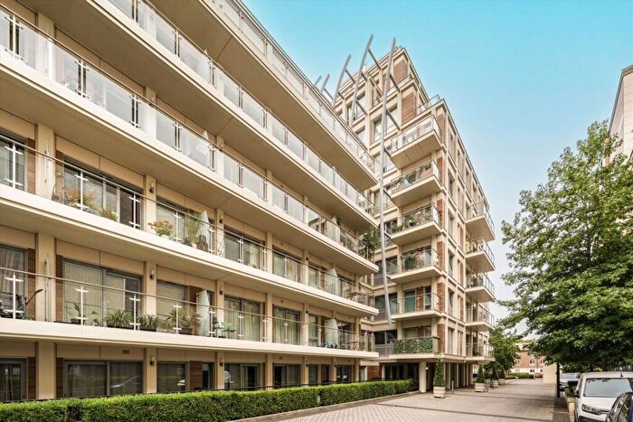 1 Bedroom Flat For Sale In Henry Macaulay Avenue, Kingston Upon Thames, KT2