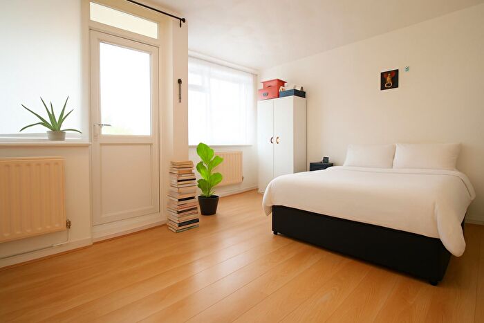 4 Bedroom Flat To Rent In White Horse Lane, London, E1