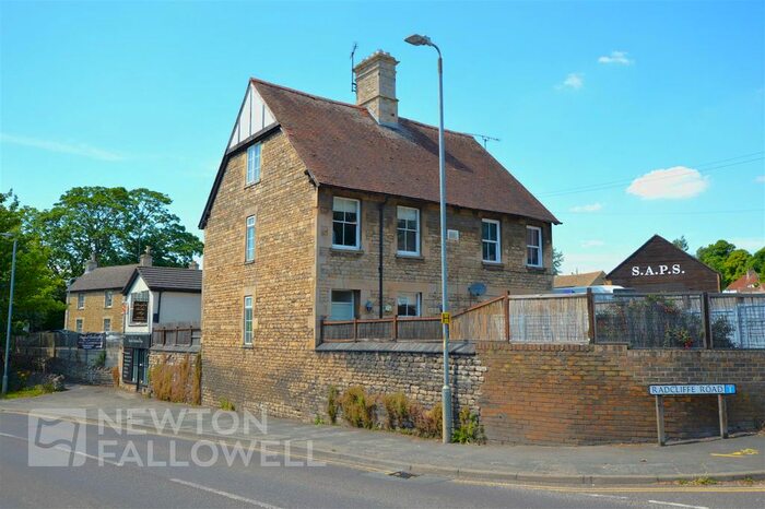3 Bedroom Town House To Rent In Radcliffe Road, Stamford, PE9
