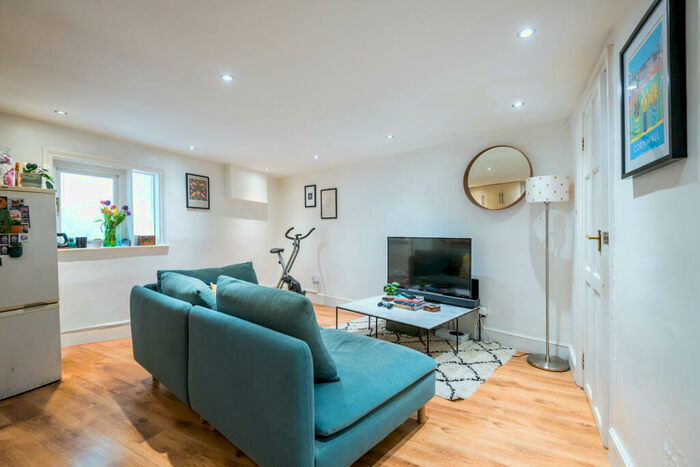 2 Bedroom Maisonette To Rent In Dartmouth Road, London, SE26