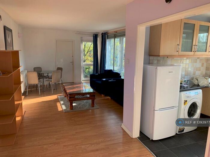 3 Bedroom Flat To Rent In Kenton Road, Harrow, HA1