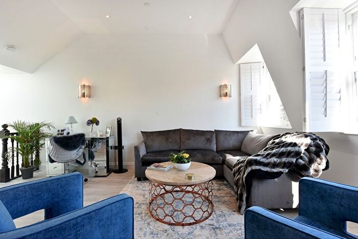 3 Bedroom Flat To Rent In Shorrolds Road, Fulham, London, SW6