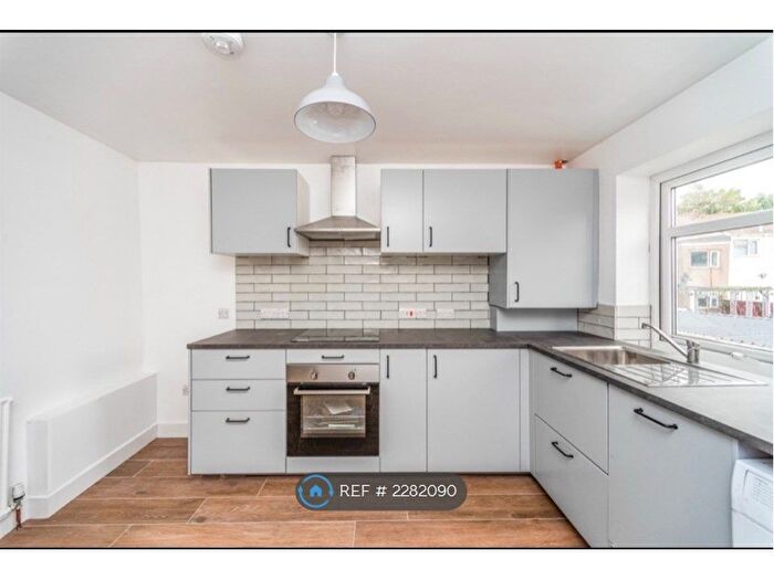 1 Bedroom Flat To Rent In Mount Pleasant, Swansea, SA1