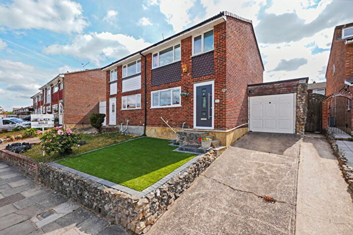 3 Bedroom Semi Detached House For Sale In Quickthorn Crescent, Chatham, ME5