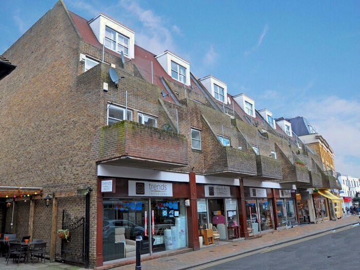 3 Bedroom Apartment To Rent In St Mary`s Walk, Maidenhead, Berkshire, SL6