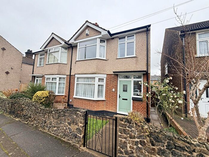 3 Bedroom Semi Detached House For Sale In Grange Road, Grays, Essex, RM17
