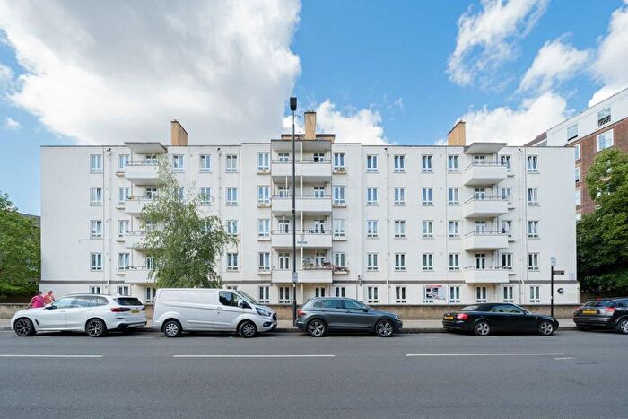 3 Bedroom Flat To Rent In North End Road, West Kensington, W14