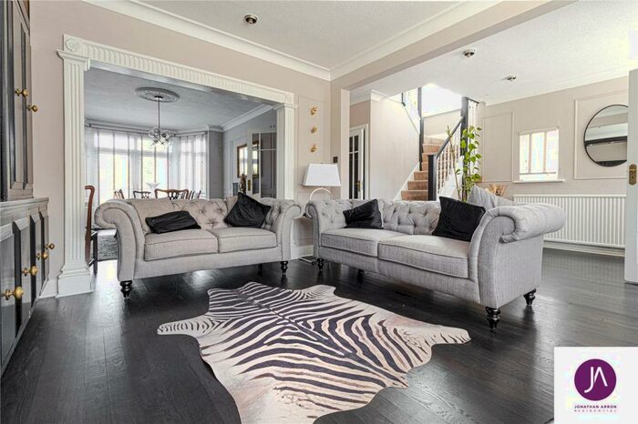 4 Bedroom Duplex To Rent In Edgeworth Crescent, Hendon, London, NW4