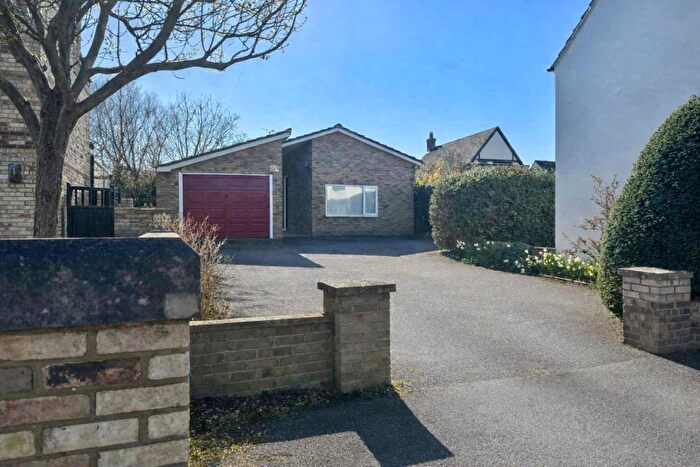 3 Bedroom Bungalow For Sale In Ampthill Road, Shefford, SG17