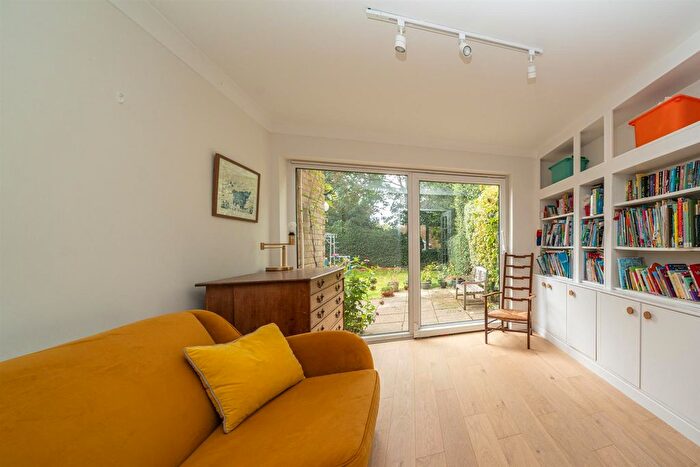 4 Bedroom Detached House For Sale In The Dell, St. Albans, AL1