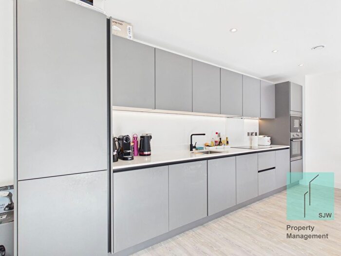 2 Bedroom Flat To Rent In Aston Terrace, Cambridge, CB3