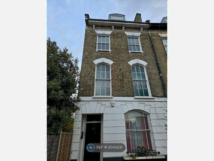 3 Bedroom Maisonette To Rent In Tollington Road, London, N7