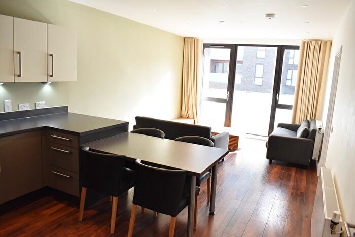 2 Bedroom Apartment To Rent In Artisans House, Abbott Road, E14