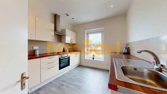 2 Bedroom Flat To Rent In Marlborough Terrace (), Third Floor, Bridlington, YO15