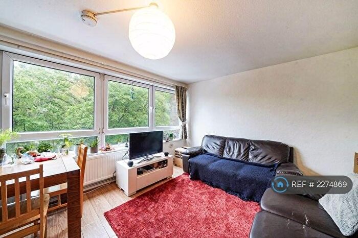 3 Bedroom Flat To Rent In Loweswater House, London, E3