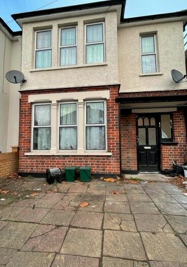 2 Bedroom Semi-Detached House To Rent In Wren Avenue, Southall UB2