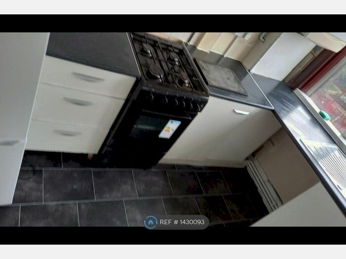 2 Bedroom Flat To Rent In Drayton Waye, Harrow, HA3