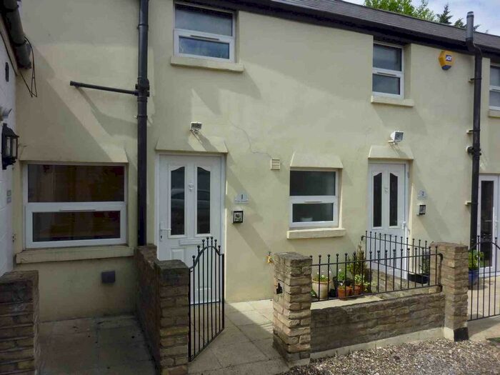 2 Bedroom Flat To Rent In Cow Lane, Bushey, WD23