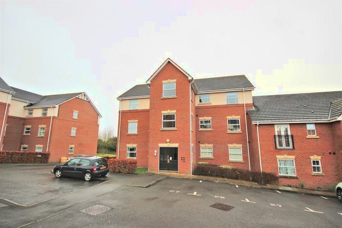 2 Bedroom Flat To Rent In Newlands Close, Hagley, DY9
