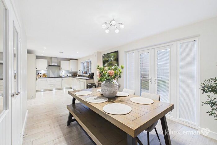 4 Bedroom Detached House For Sale In Roman Drive, Burton-on-Trent, DE13