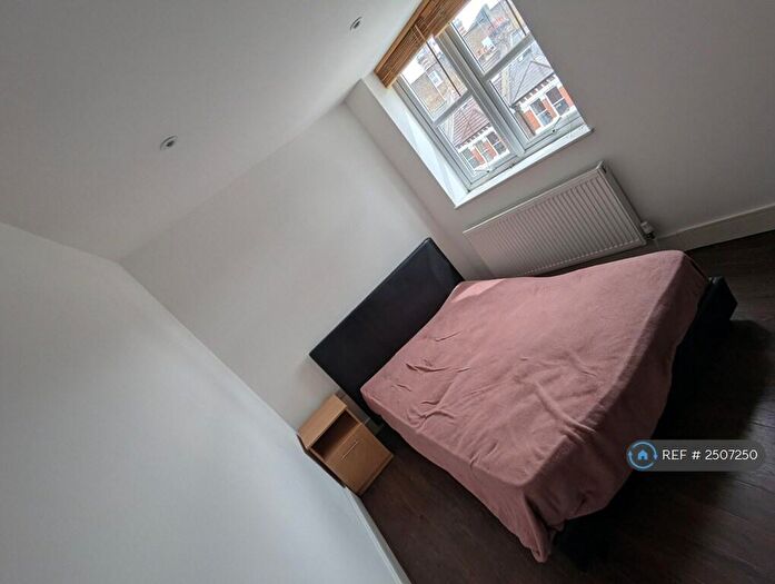 2 Bedroom Flat To Rent In Coleridge Road, London, N8