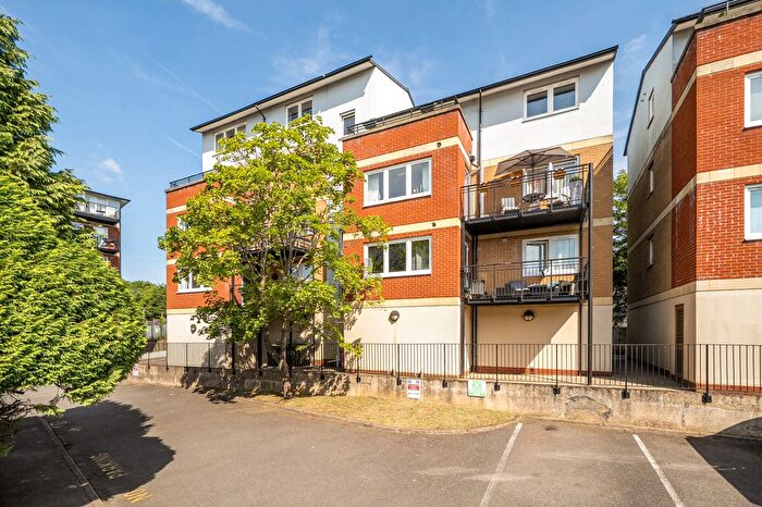 2 Bedroom Flat For Sale In Solomons Hill, Rickmansworth, WD3