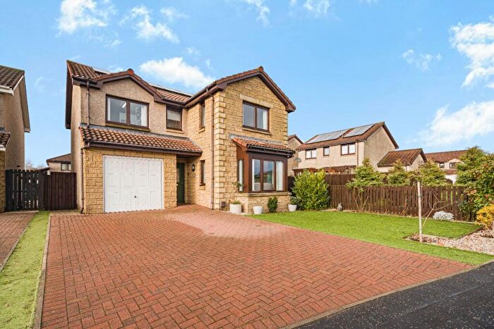 4 Bedroom Detached House For Sale In Pinewood Place, Blackburn, EH47