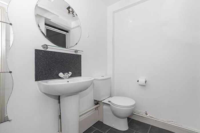 1 Bedroom Flat For Sale In Clouds Hill Road, Bristol, BS5