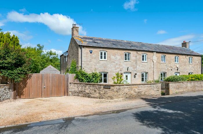 4 Bedroom Semi-Detached House For Sale In Water Eaton, Water Eaton, SN6