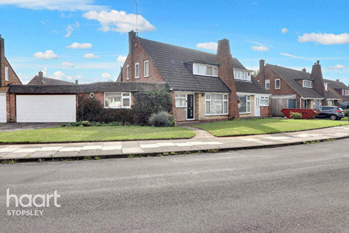 3 Bedroom Chalet For Sale In Langford Drive, Luton, LU2