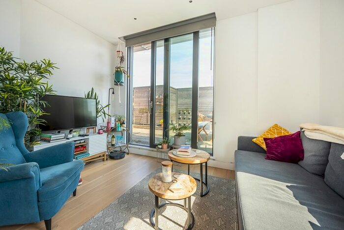 1 Bedroom Flat To Rent In Plaza Gardens, London, SW15