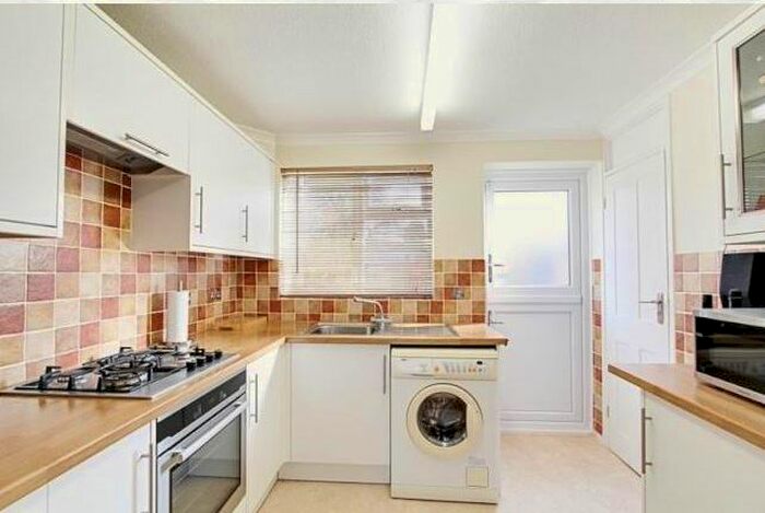 2 Bedroom Flat To Rent In Bangor Close, Northolt, UB5
