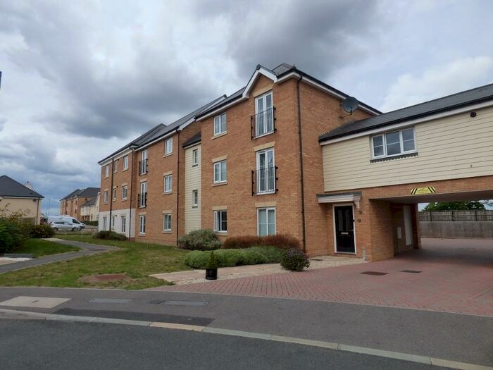 1 Bedroom Flat To Rent In Warwick Crescent, Laindon, Basildon, SS15