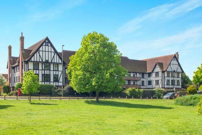 1 Bedroom Apartment To Rent In Queens Close, Lammas Lane, Esher, KT10