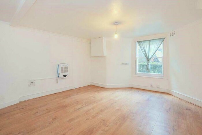 1 Bedroom Apartment To Rent In Knowles Hill Crescent, Hither Green, SE13