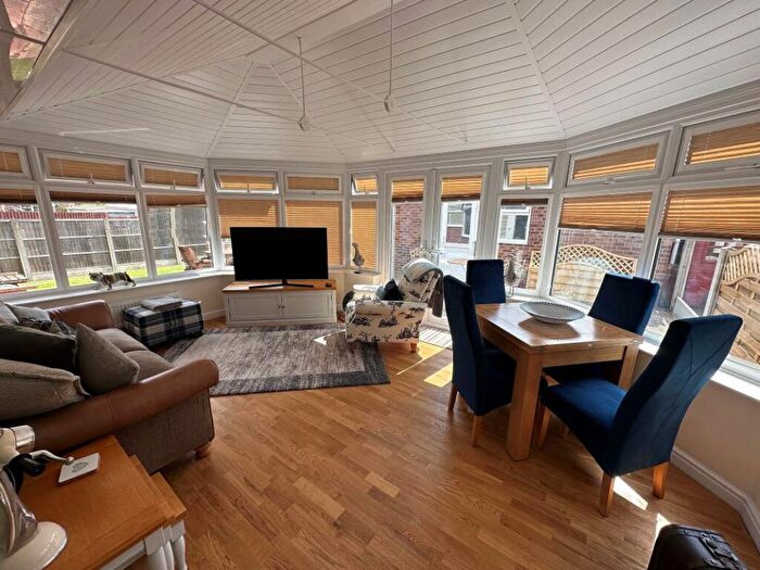 2 Bedroom Semi-Detached Bungalow For Sale In Derwent Way, Newark, Nottinghamshire, NG24