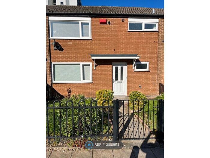 3 Bedroom Terraced House To Rent In Sherburn Walk, Leeds, LS14