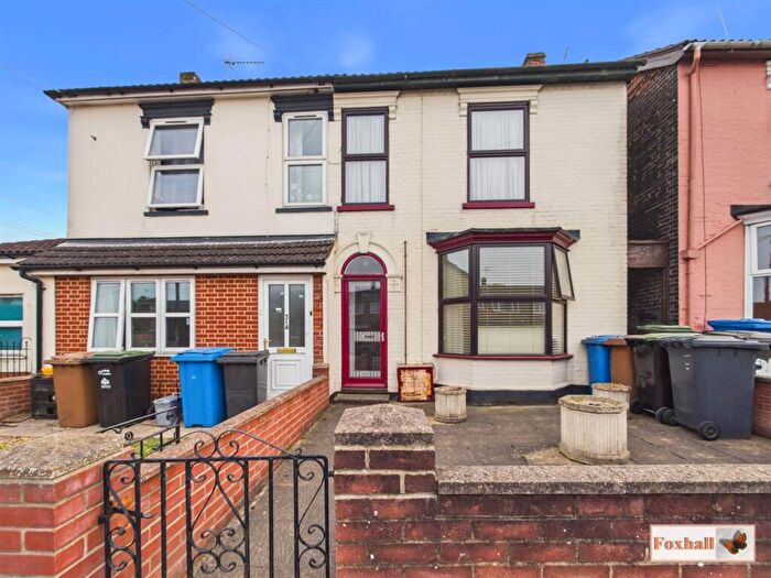 3 Bedroom Semi Detached House For Sale In Foxhall Road, Ipswich, IP3